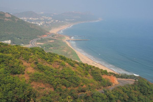 Sagar Nagar beach is located along Vizag-Bheemili road and is the most secluded beach. Know more about this beach here,
beachesnearme.in/9-best-places-…

#SagarNagarbeach #vizag #secludedbeach #beachesnearme