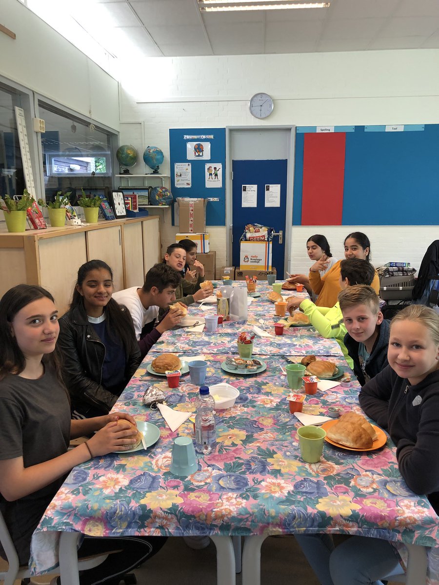 RKBS_PJ7's tweet photo. Afscheidsontbijt in groep 8! @PausJoannes https://t.co/DxwU9X6wn2