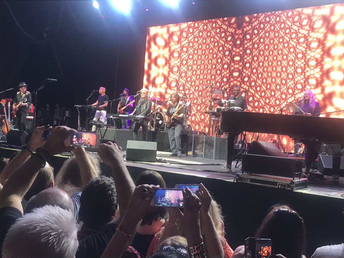 GregCantyFuzion's tweet photo. Hall & Oates were just brilliant at the Marquee in Cork last night - well done for another summer of great gigs ! #CorkSummer https://t.co/0cOaNRLHh7