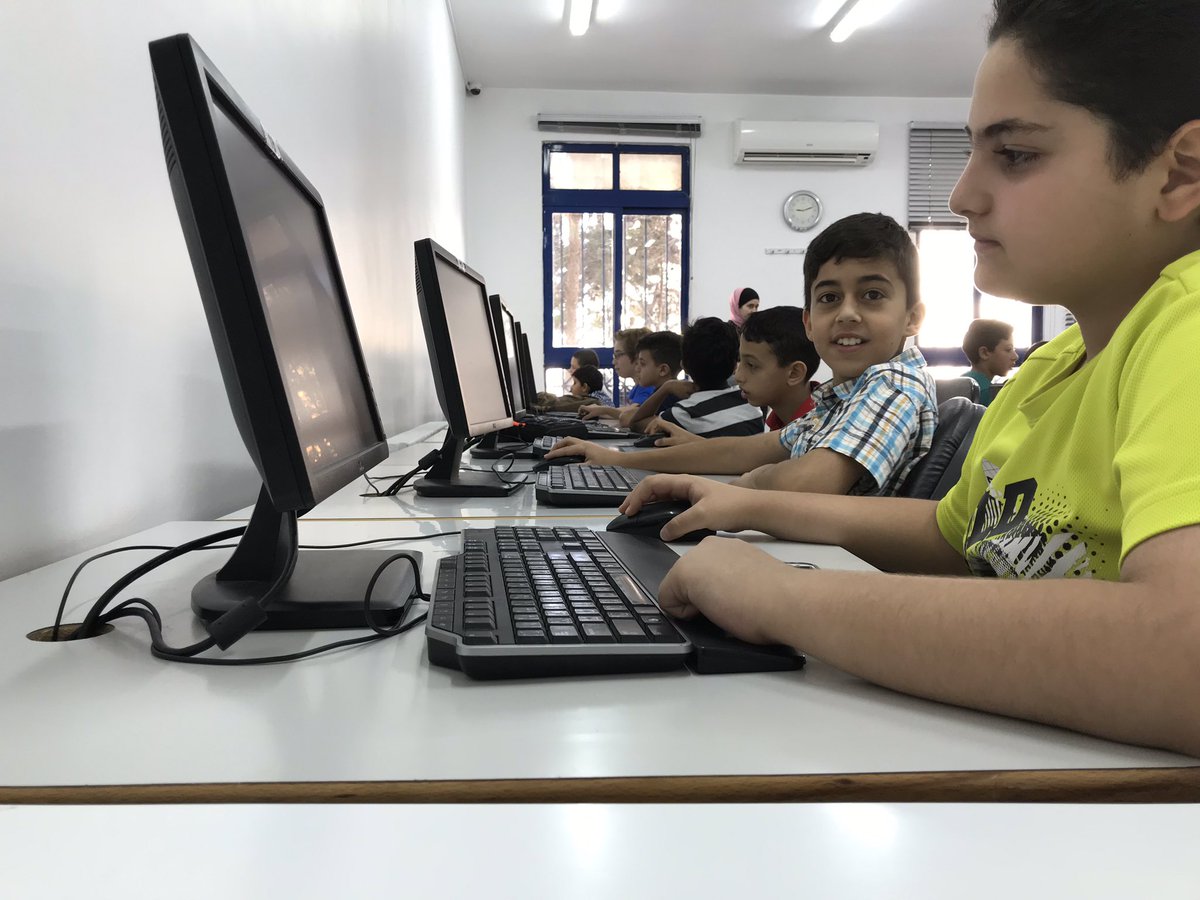 its_codable's tweet image. The Tuesday morning session of class 2 is under way!