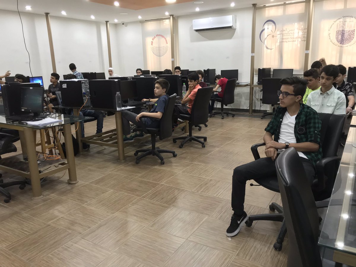 its_codable's tweet image. The Tuesday morning session of class 2 is under way!