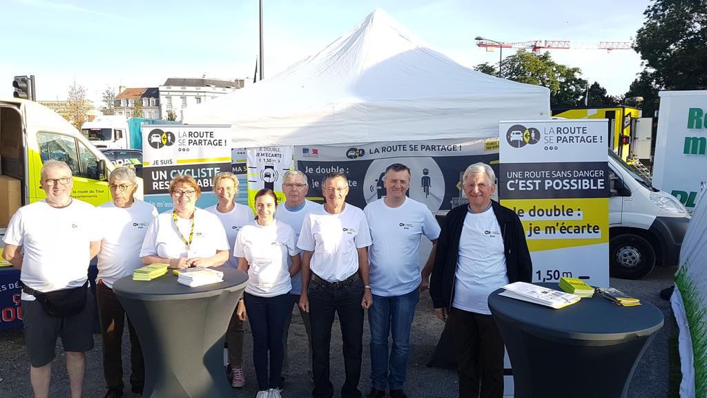 routesepartage's tweet photo. Le premier stand @RoutePlusSure sur @LeTour se trouve place Boulingrin à  @VilledeReims avec la coordination SR @Prefet51 . Dès 8h du monde. Venez à la rencontre des 9 idsr qui sont là pour vous présenter l'operation @gouvernementFR @Place_Beauvau https://t.co/x9DY6SCVWI