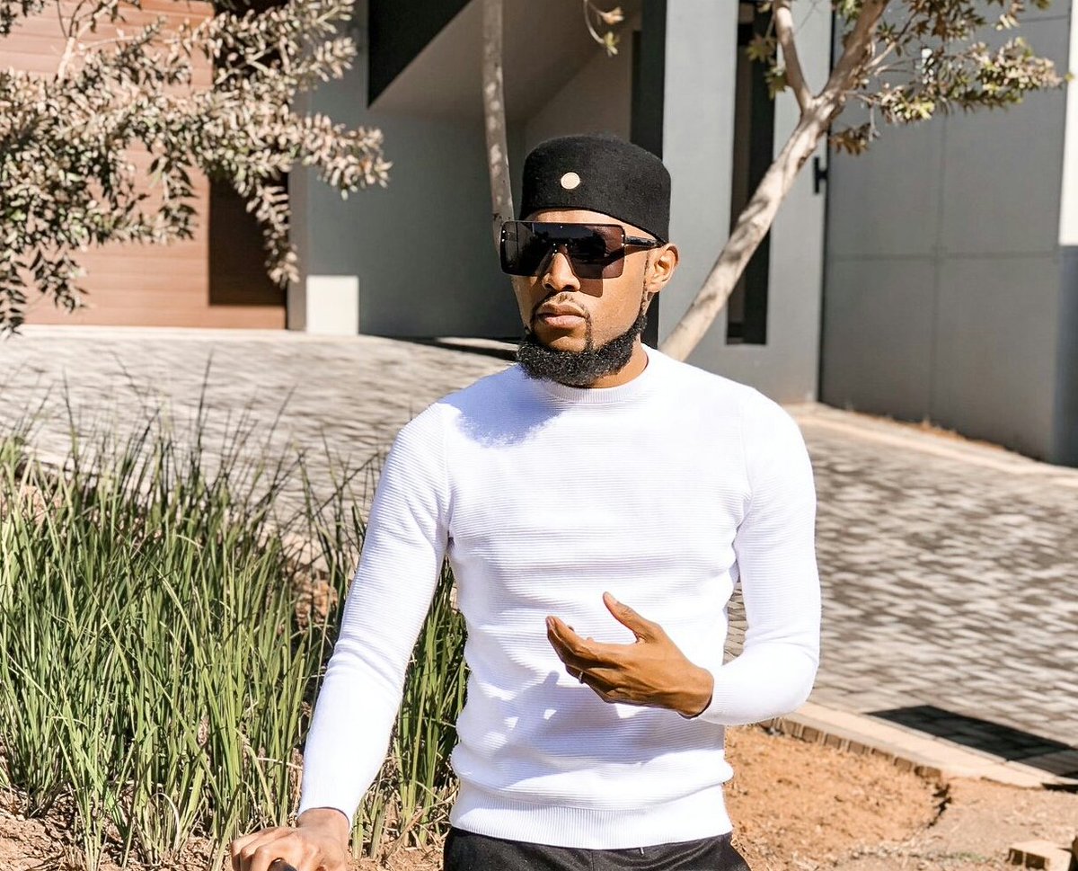 rayray_mosoeu's tweet photo. Today we celebrate our fellow mate @mohale_motaung π Cheers to you Mo πΎ. Merry special born day to buddy, may you see many more. #Mohale24 #Cancerian #WinterBreed #JulyOurJuly https://t.co/MheBo7JWxl