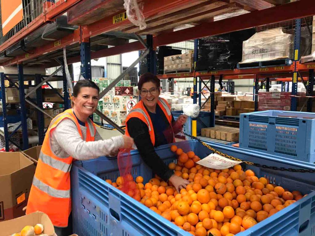 CortevaAUS's tweet image. Thanks @FoodbankNSWACT for letting us volunteer today. We packaged over 10 Tn of food for local charities in Cowra, Narromine, Tamworth and Hunter Valley, among others.
Well done team! #LifeAtCorteva #InOurCommunity