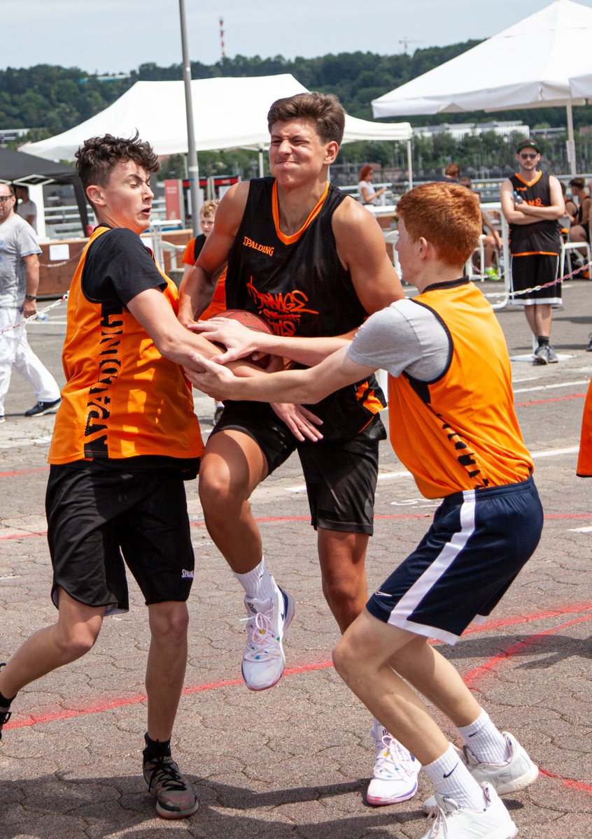 ratiopharmulm's tweet photo. Sommer, Sonne, Basketball! 28 Teams gingen am Samstag bei der bereits vierten OrangeStreetbattle an den Start! Wir hoffen, es hat euch wieder Spaß gemacht?! #uuulmer

Vielen Dank auch an unsere Event-Partner @Blautalcenter, @buero_ost &amp; @ClubFrauBerger! #weareone

📷 @buero_ost https://t.co/5mQtGPnYlN