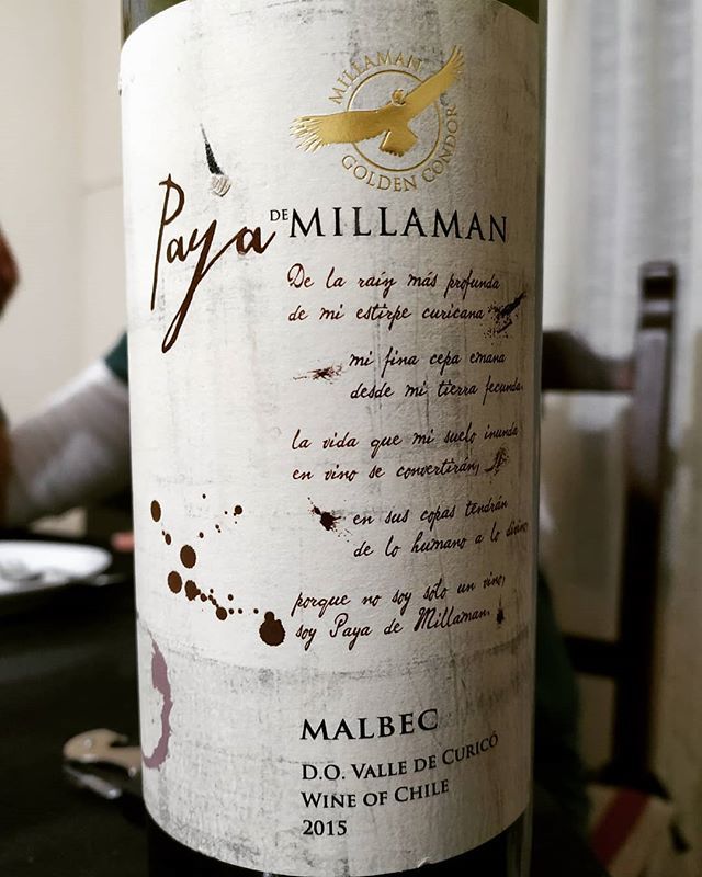 SommelierMza's tweet photo. 🍷Frutos negros, expresivo, floral, especiado y muy sabroso este #Malbec 2015 #DOCuricó #Chile 🇨🇱 de @millamanwines obsequio de @rodrigo.pica.1 Salud!!!
#CulturaSommelier #SommReview https://t.co/9BGP2j9e8A https://t.co/J6K597DT7a