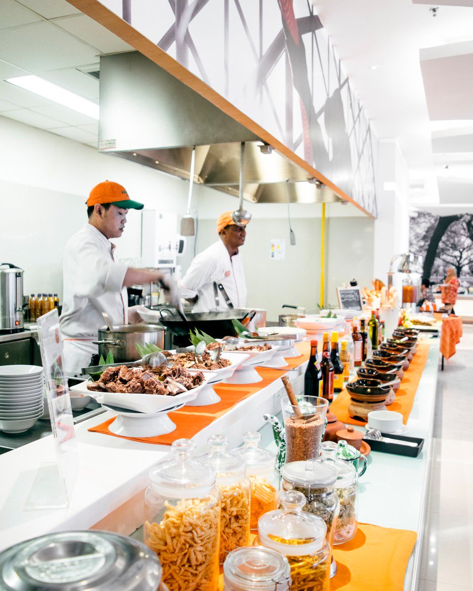 Discover the Indonesian food authenticity for the finest indulgence in the heart of Jakarta!
.
.
.
.
#food #buffet #healthylifestyle #sudirmanarea #HARRISfX