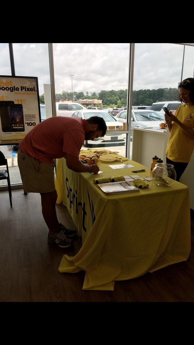 Mitshellroro's tweet photo. #lovemyjob #BrandAmbassador #events #Promotions #demos #Marketing #ProStaffer #staffing #hireme #Sprint #InfluencerMarketing #branding #Louisiana https://t.co/gpUSl7lt6j