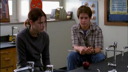 2004  Kristen Stewart sale en la película Speak basada en el libro homónimo. Ahí conoce a Michael Angarano con quién después iniciará una relación que quedará eclipsada por Robsten.  Robert Pattinson filma su primer gran papel en Harry Potter y el cáliz de fuego.