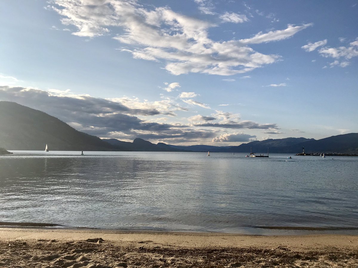 CarlaJean123's tweet photo. More of this. #SummerNight #Penticton #luckylocals https://t.co/wnyKvEpInR
