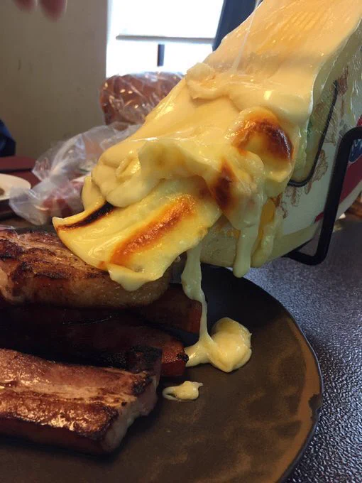 これは贅沢でしょ。ラクレットチーズが家にあるなんて!!!!!!!!!