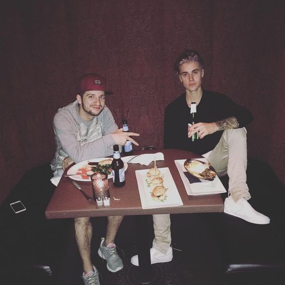 postsbiebers tweet picture