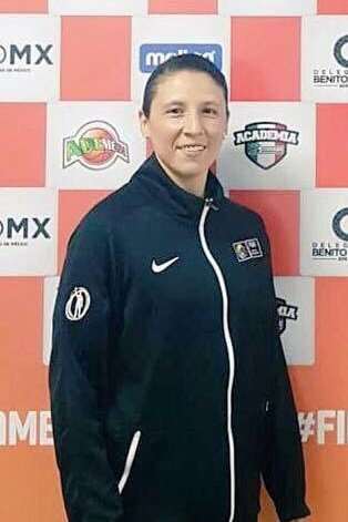mundobskt's tweet photo. La árbitro internacional mexicana 🇲🇽, con experiencia 
@fiba, Hortencia Sánchez Carrizales debuta como juez en la #NBASummerLeague 

Pitando los juegos 
*Pacers-Grizzlies (sab)
*Nets-Croacia (dom)

@NBAMEX @NBASummerLeague 
@AdemebaNacional @LNBPoficial @CIBACOPAdp @FIBA_es https://t.co/ROyFL8gIIT