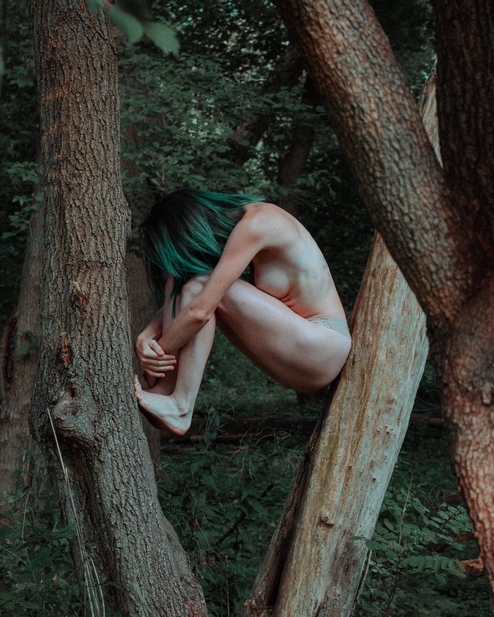 headywompfairy's tweet photo. Don’t mind me, just here to flex a little about how talented my fiancé is and how happy I am for him that he’s getting back to his passion for photography😍 #GetItBoo #darkportraitprojects https://t.co/MoJOQFKQxb