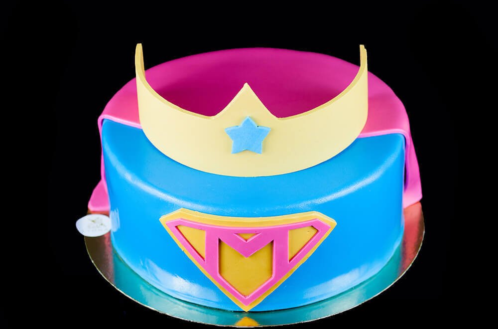 Lyona Cakes Discover Our Wonder Woman Cake Cake Cakedesign Gateau Geneva Geneve Couronne Superhero Wonderwoman T Co Eq8wrou115 T Co Dgu9dcufrn