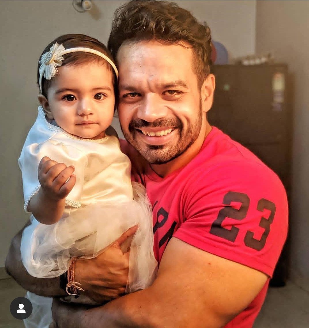 imakshayjk's tweet image. Happy birthday #perfectfather #perfecthusband #perfectson #responsiblecitizen #perfectinspiration  @flyingbeast320 lots of love to your cutest daughter. May god bless you and your family. Happy birthday