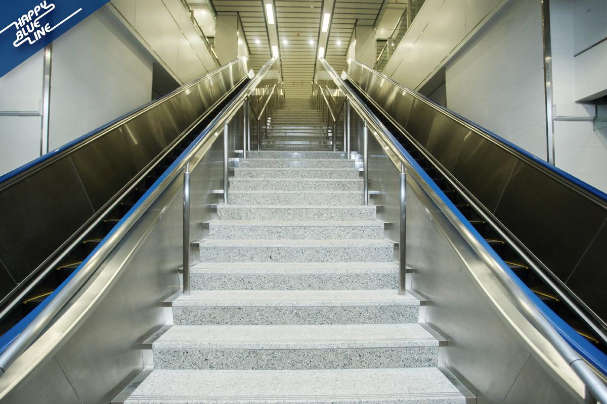 BEM_MRT's tweet photo. #Mstory วันนี้ ขอเสนอ 
ความคืบหน้าของสถานีสนามไชย ที่กำลังเตรียมความพร้อมให้บริการเพื่อนๆในเร็วๆนี้ครับ ‼️
✨การออกแบบสถานีสนามไชย ใช้รูปแบบสถาปัตยกรรมไทยแบบรัตนโกสินทร์ นำเอาองค์ประกอบต่างๆจากสถาปัตยกรรมไทยมาประยุกต์ใช้กับอาคารรถไฟฟ้า
รอพบความอลังการนี้ได้ เร็วๆนี้นะคร้าบ~💙 https://t.co/bOx2msg4Hh