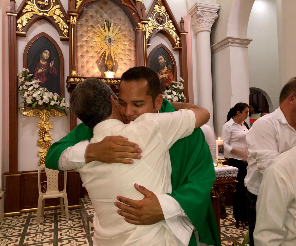 Marioalfonsoec1's tweet photo. Gracias a la comunidad de Jesús Cautivo y en especial al Párroco Jheison Quintero, por la invitación a los candidatos a la Alcaldía de Ocaña  a la celebración de la eucaristía en el marco de los 181 años de aparición de la imagen. Nos unimos en oración por la region y el país https://t.co/iXdVKZDtLI