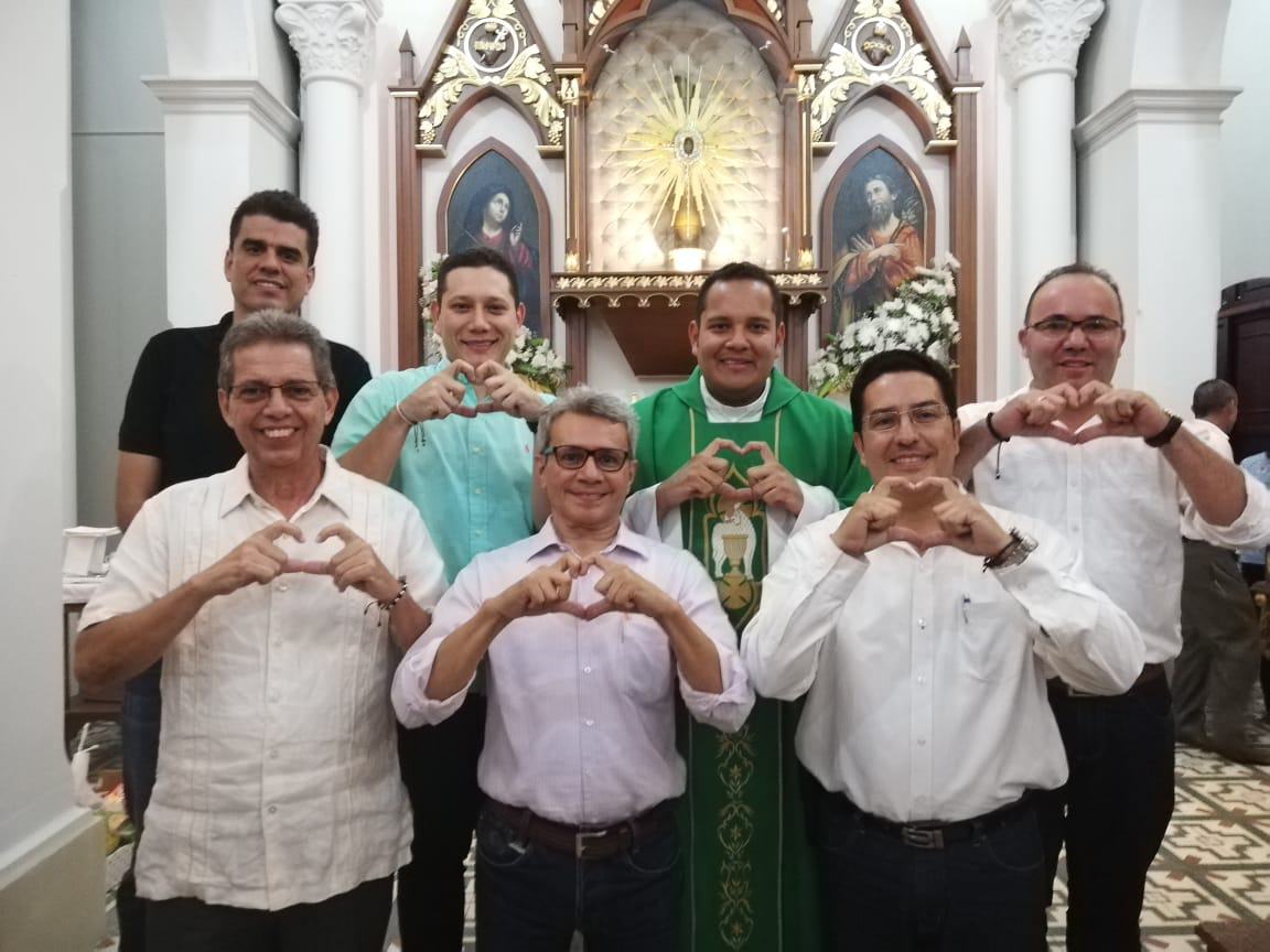 Marioalfonsoec1's tweet photo. Gracias a la comunidad de Jesús Cautivo y en especial al Párroco Jheison Quintero, por la invitación a los candidatos a la Alcaldía de Ocaña  a la celebración de la eucaristía en el marco de los 181 años de aparición de la imagen. Nos unimos en oración por la region y el país https://t.co/iXdVKZDtLI