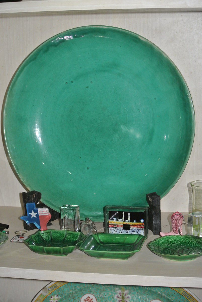 JakAdvrt's tweet photo. Barang Antik Dijual Piring Hijau Antik dan Guci Hijau https://t.co/n6VLPVNfsc #antiques #barangantik #jualbeli #piringantik #guciantik #piringhijau https://t.co/vQUk6hr2Tg