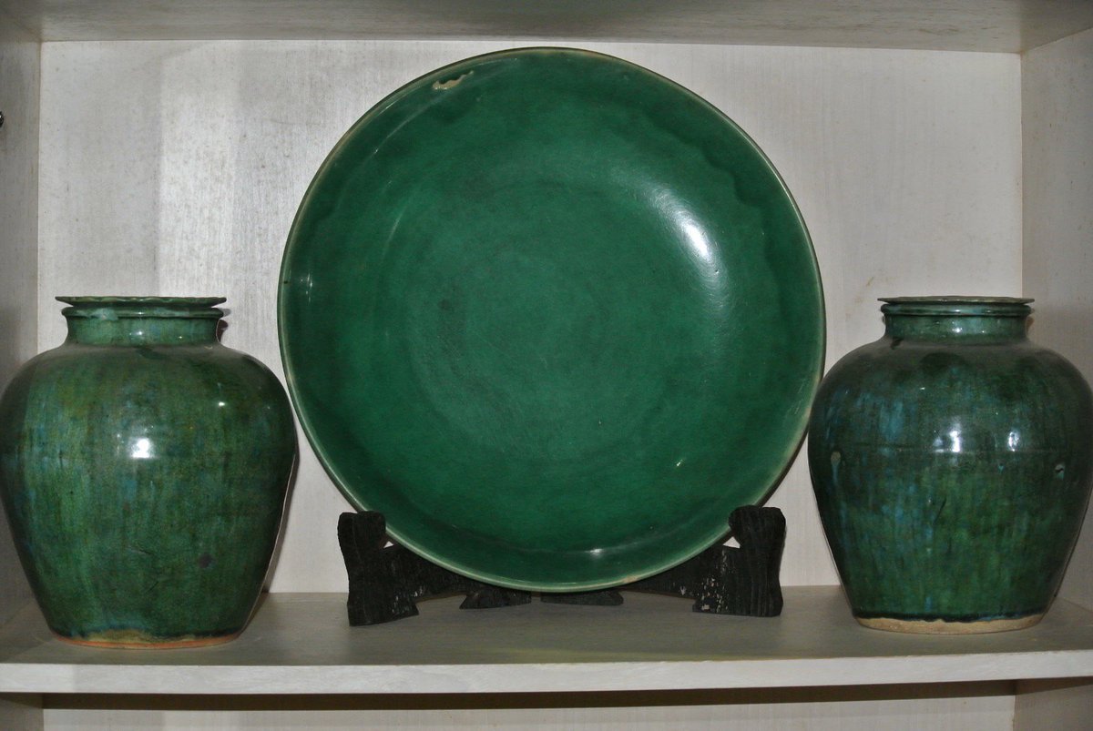 JakAdvrt's tweet photo. Barang Antik Dijual Piring Hijau Antik dan Guci Hijau https://t.co/n6VLPVNfsc #antiques #barangantik #jualbeli #piringantik #guciantik #piringhijau https://t.co/vQUk6hr2Tg