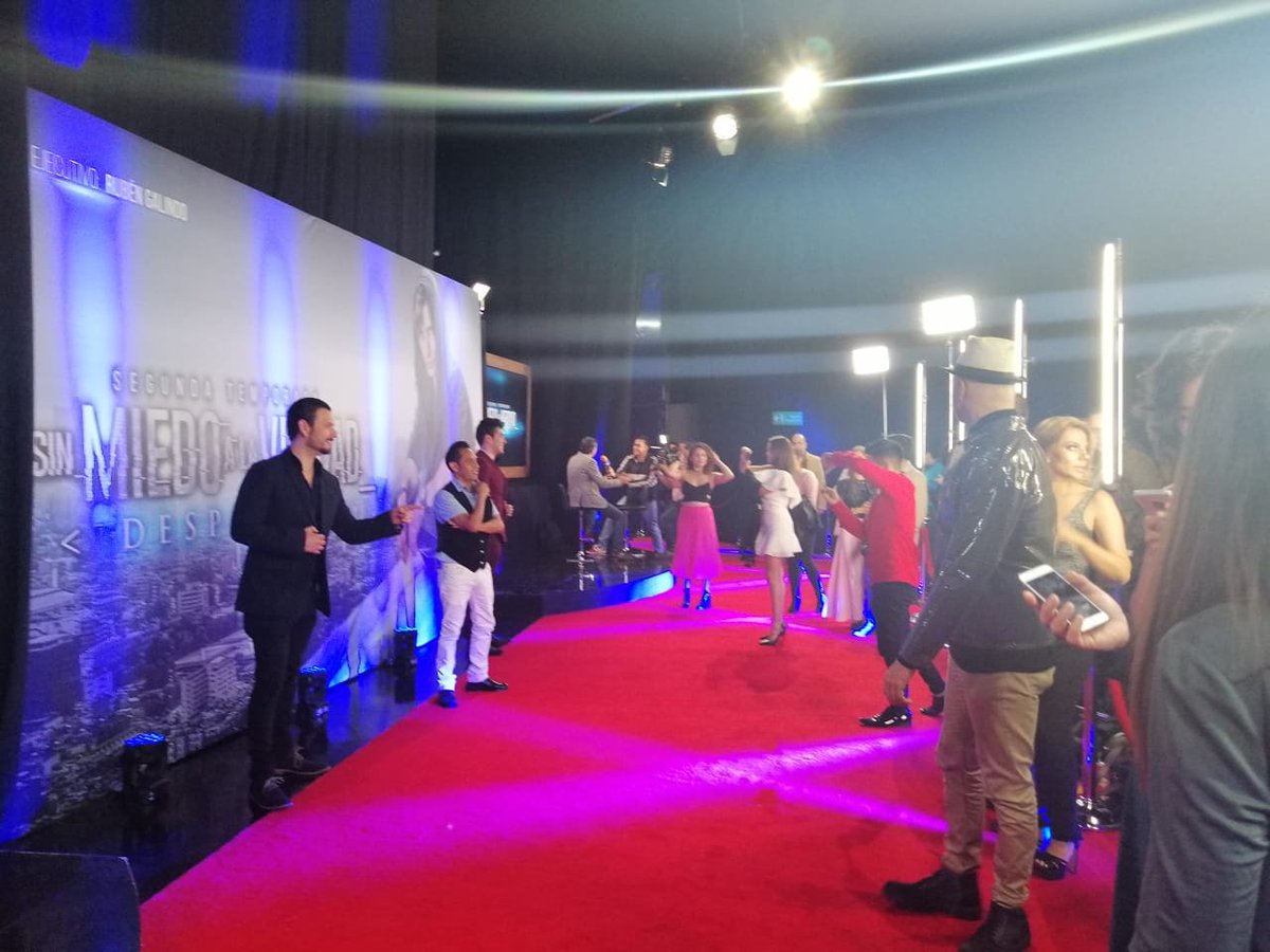 cesarvaldiviaof's tweet photo. Desde la alfombra roja de Sin Miedo... #ConTodo #AlfombraRoja #Camaras #Luces #Art #Act #SinMiedoALaVerdad #Despierta #TJ #Actor #CesarValdivia @SinMiedoOf https://t.co/63wLkk5JDc