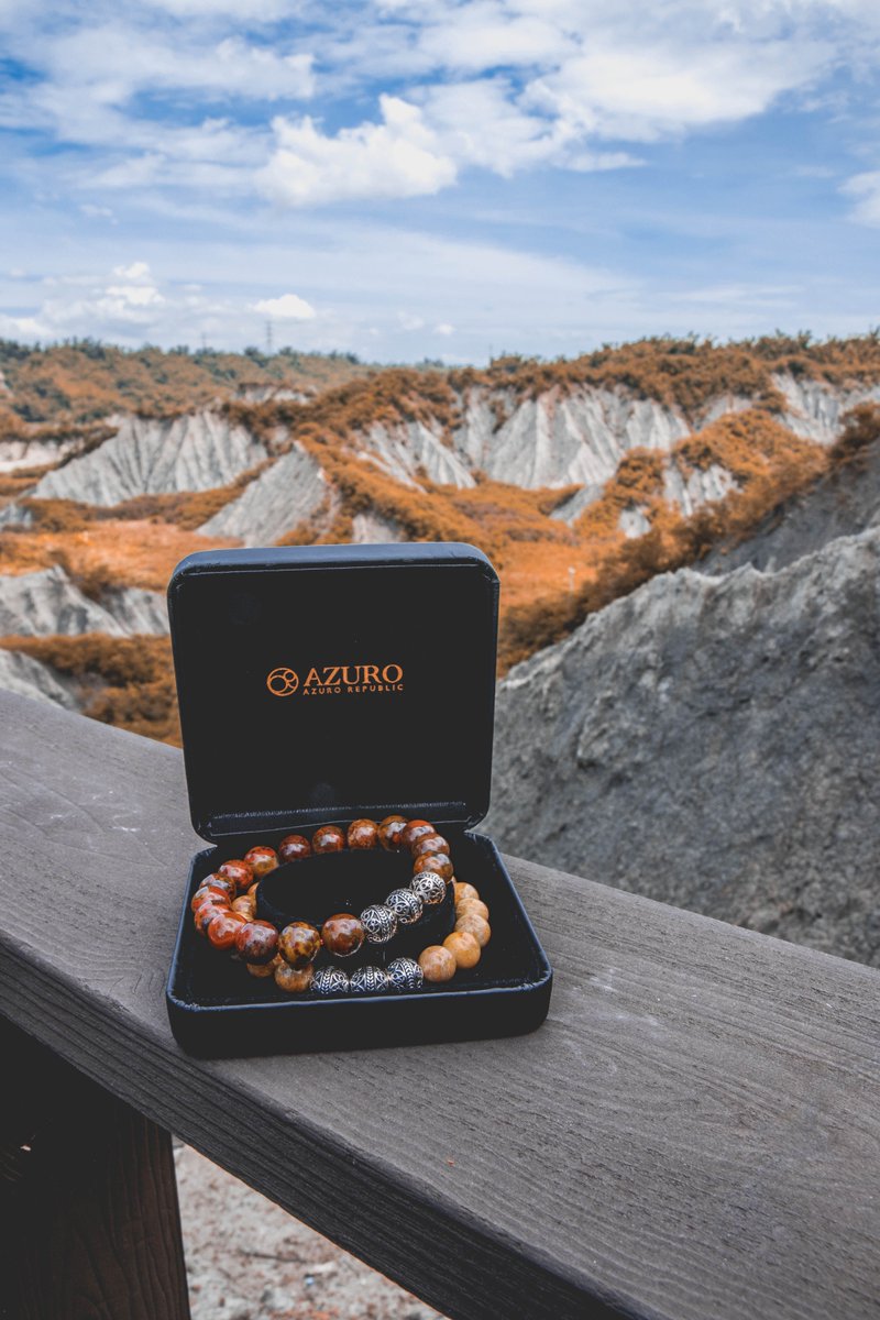 azurorepublic's tweet photo. Find that solitude moment of life, and really calm yourselves down with a peaceful mind. It will make you grow.
https://t.co/5nvNSaBR0j
.
#Bracelets#menfashion#dapper#menswear#menstyle#bracelet#suit#gentleman#jewelry#azurorepublic#luxurybracelet#accessory https://t.co/5c0SJfUgDE