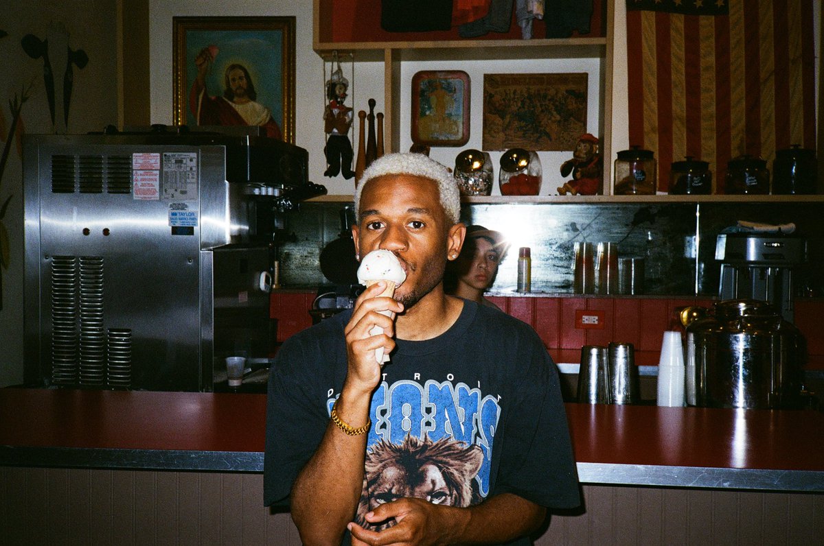 DemetriusHarmon's tweet photo. enjoy this picture of me eating ice cream https://t.co/js9gPrdLAs