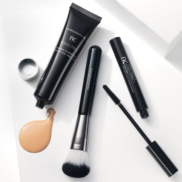 Winter requires longer lashes and a glowing base, and this Perfecting Foundation set has got you covered.

AU: joom.ag/Y7be/p16
NZ: joom.ag/a7be/p16