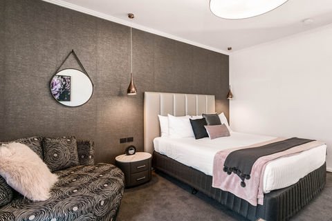 SeniorStays's tweet photo. Senior stays proudly promoting the stylish Quality Hotel Wangaratta Gateway #seniorstays #over50s #Choicehotelsau #Choicehotelsnz 
#YouAlwaysHaveaChoice #seeaustralia #needabreak #media #press #hotel #podcast #travel #tourism #wangaratta #victoria #ceo #accomodation #holiday https://t.co/6Zh9WO90uO