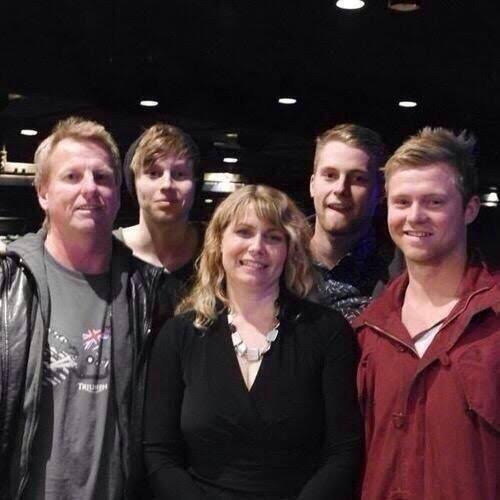 5SOSLocate's tweet photo. Luke left home when he's still in highschool to perform for us and reach his dreams. I even remember the days he had to take Liz on tour so he could continue studying. Looking at these photos makes me emotional. https://t.co/pkIzG56dh4