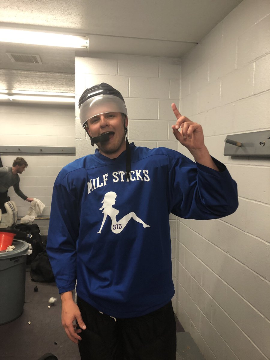 MilfSticks's tweet photo. Skip looking #greasy after tonight’s tilt with the 🧢trick biscuit😎 https://t.co/KbgMPCbhMk