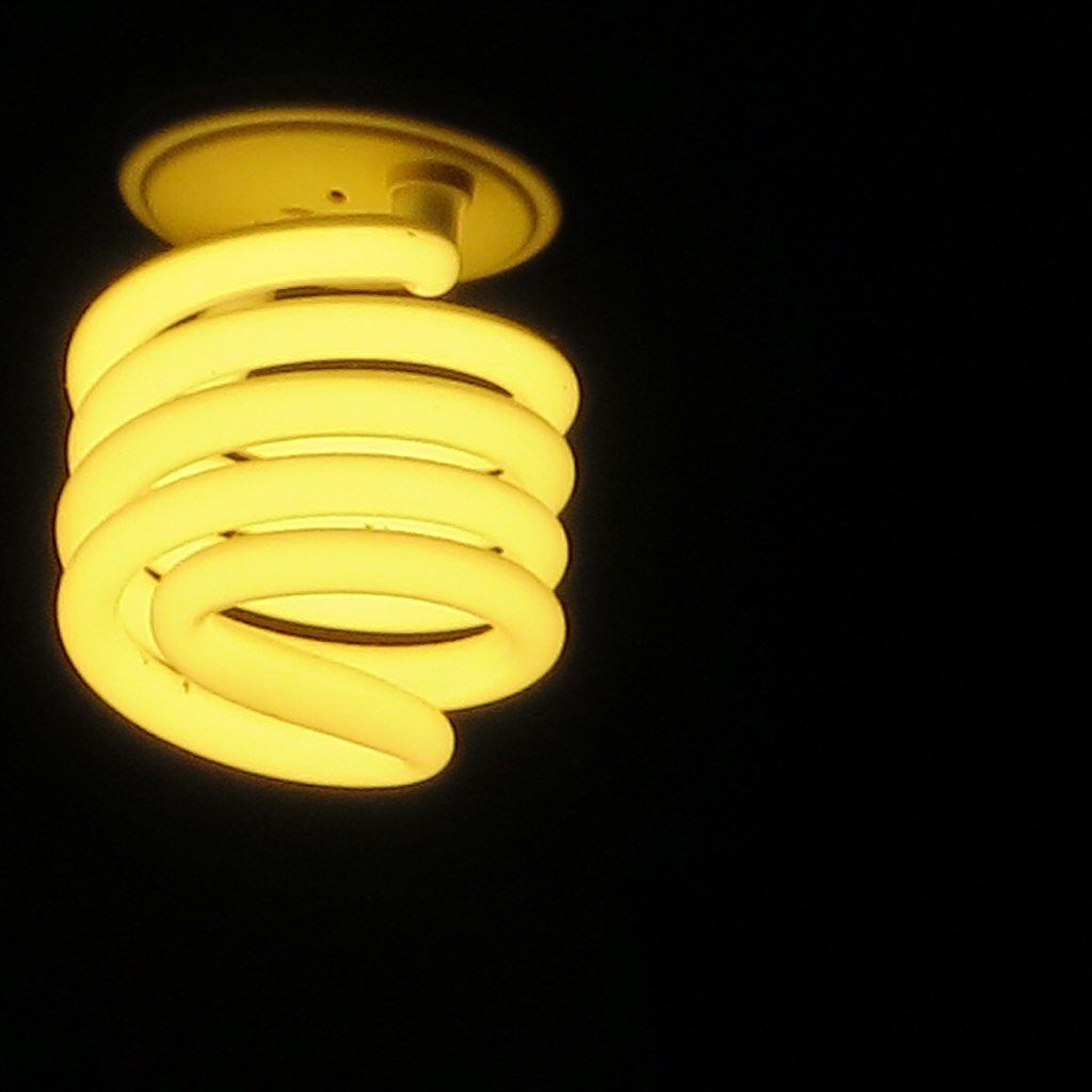 Morning! clean your desk, and make a list of 2-3 (not more!) high priority tasks or things you wish to accomplish today. #roytip