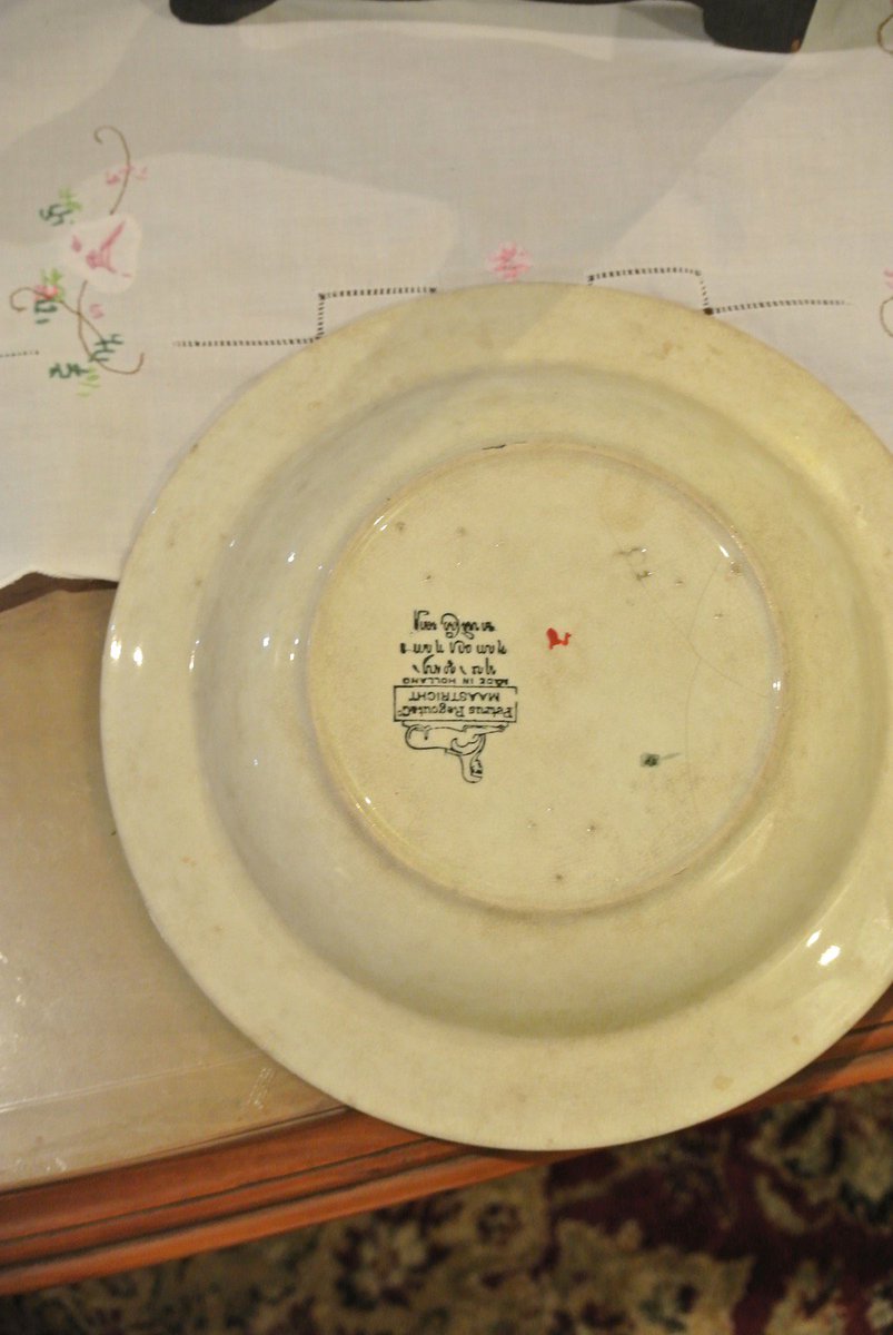 JakAdvrt's tweet photo. Barang Antik Dijual Piring Dan Mangkok Antik Motif Bunga https://t.co/epLPL4UEgN #jualbeli #barangantik #antiques #piringantik #guciantik https://t.co/OE283xmNQ6