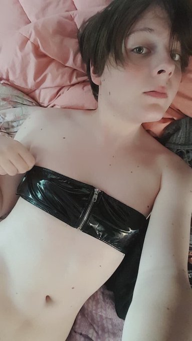 1 pic. Leather boy mommy?? Idk. Ignore my ball hanging out lmao
#Femboy #trap https://t.co/dk6nS8Z9L