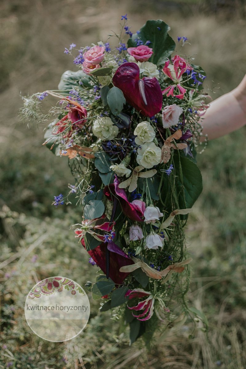 MonikaBebenek's tweet photo. Za mną ostatni zjazd #florysty, kogo teraz poznam? Kto odważy się spełniać marzenia? Natura, rozwój i kwiatowy design i dużo emocji toczeka na Ciebie na moich zajęciach.
Zapraszam
Monika
#kwitnącehoryzonty #szkołaflorystyczna #opole #rozkwitajznami #floraldesign #monikabębenek https://t.co/P1BN9IghJQ
