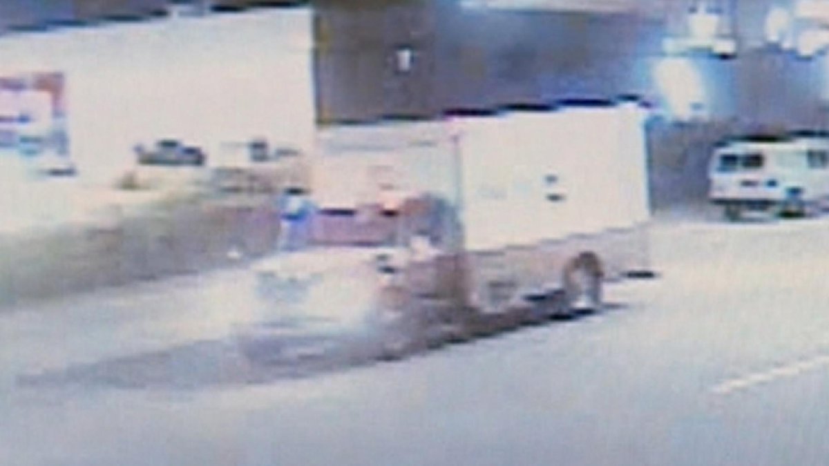 NBCDFW's tweet image. Oklahoma police recover a stolen truckload of Blue Bell ice cream; search continues for thief. on.nbcdfw.com/T5GGLgN
