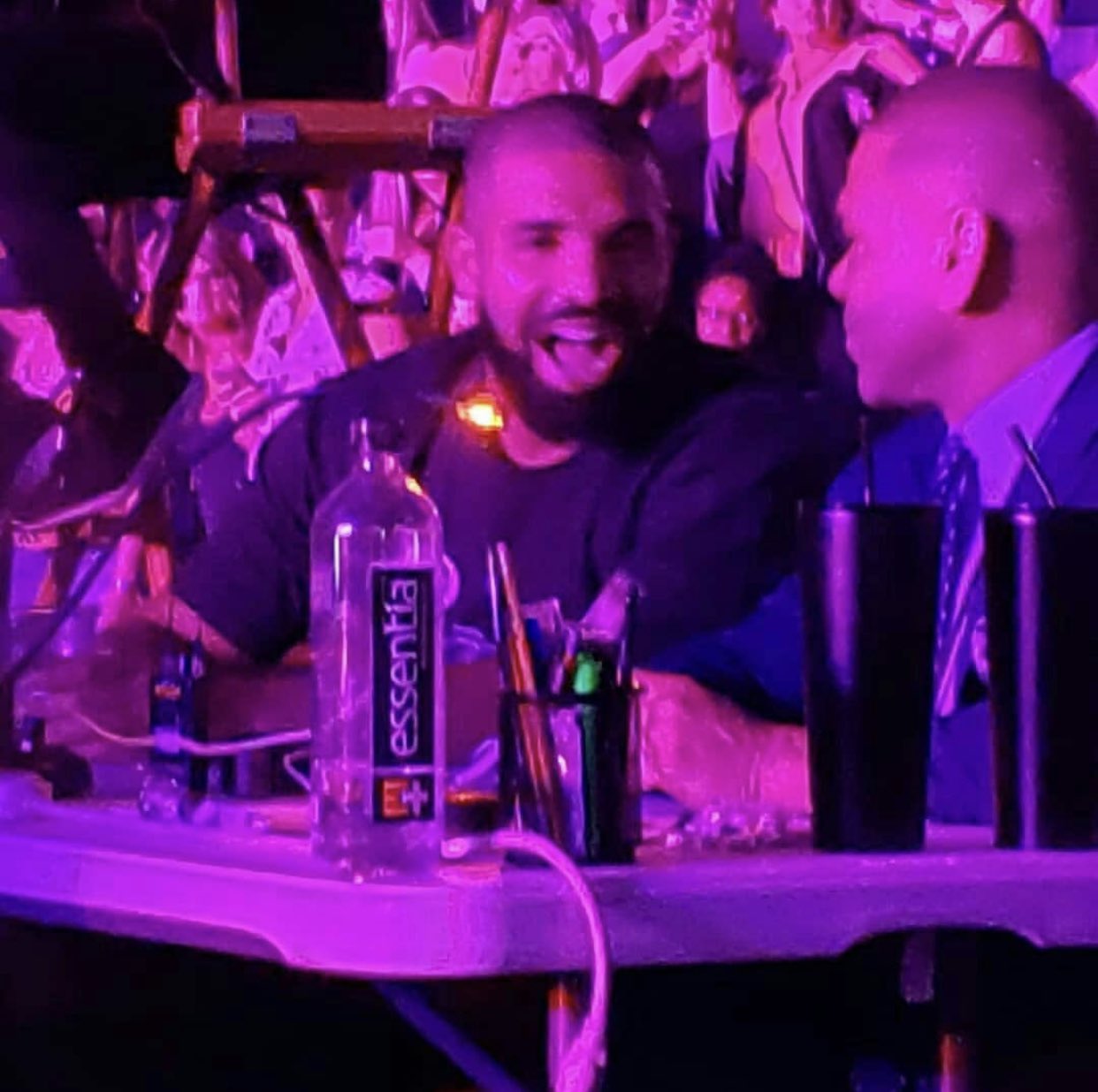 Drake France on Twitter "Drake cette nuit au concert de JLo à Toronto.…