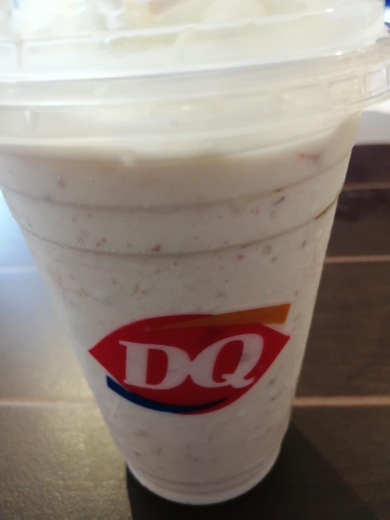 lechaperone's tweet photo. #raretimes DQ Strawberry-Banana Milkshake https://t.co/7pkzEWAV1E