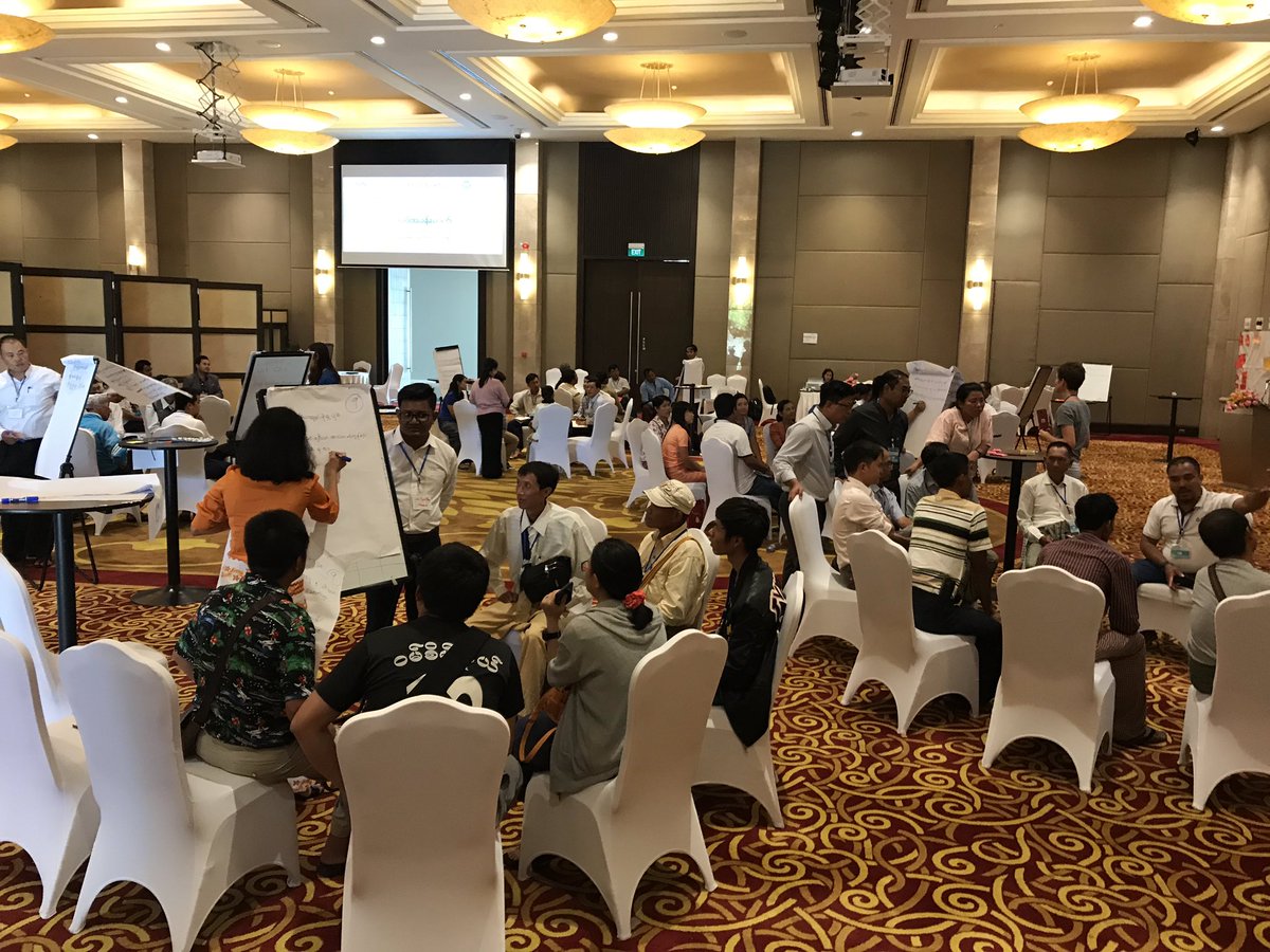 William_Sparks's tweet photo. What does it look like when you get the market system into one room? #soynext - the future of Myanmar soy. @USAIDBurma @WinrockIntl https://t.co/l4e17vAKnU