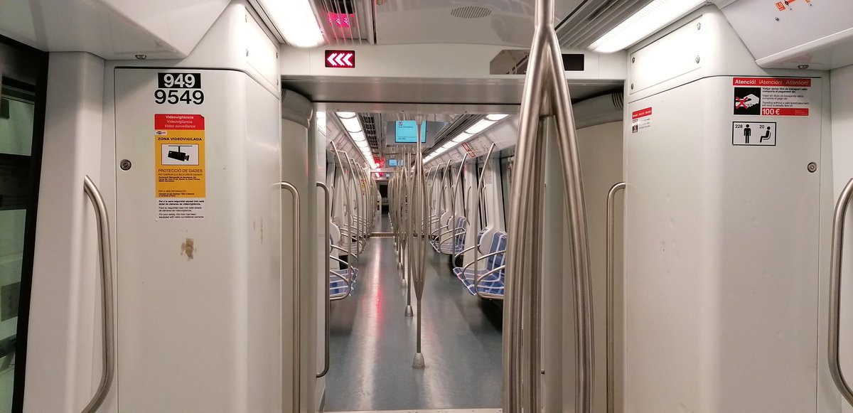 pedrollobet's tweet photo. De regreso a casa línea #L9S @TMB_Barcelona #bcn https://t.co/hqmsw4n4Wj