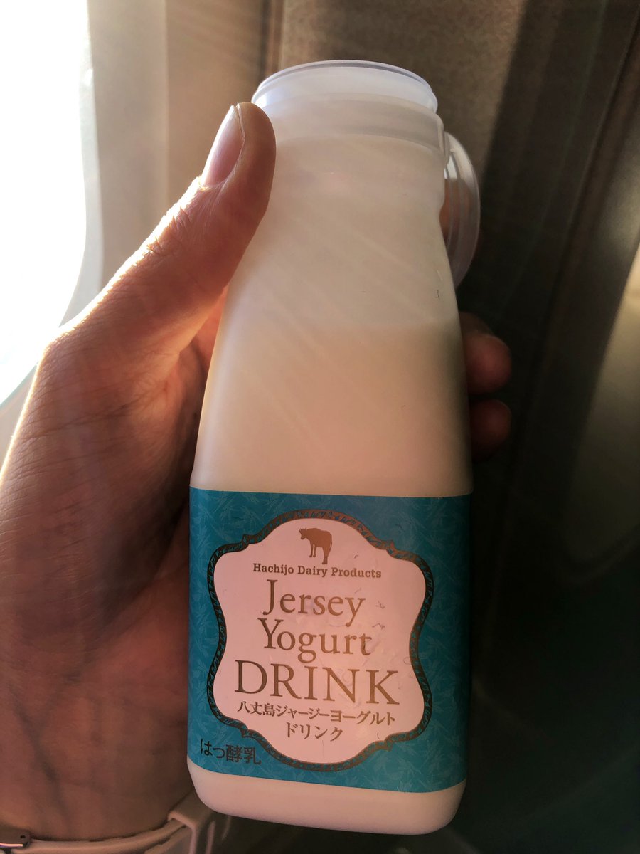 suzukooo69's tweet photo. お土産買って帰りまーす✈️
今度来たら、牧場とジャージーカフェも行きたいなぁ🐂
出発は17:20予定のところ、17:40くらいになった。
でもフェリーの1/10の時間で着いちゃう!速い!!笑
#サバプロ #nmtet
#旅の記録 #八丈島 https://t.co/7Rfpuo6pe7