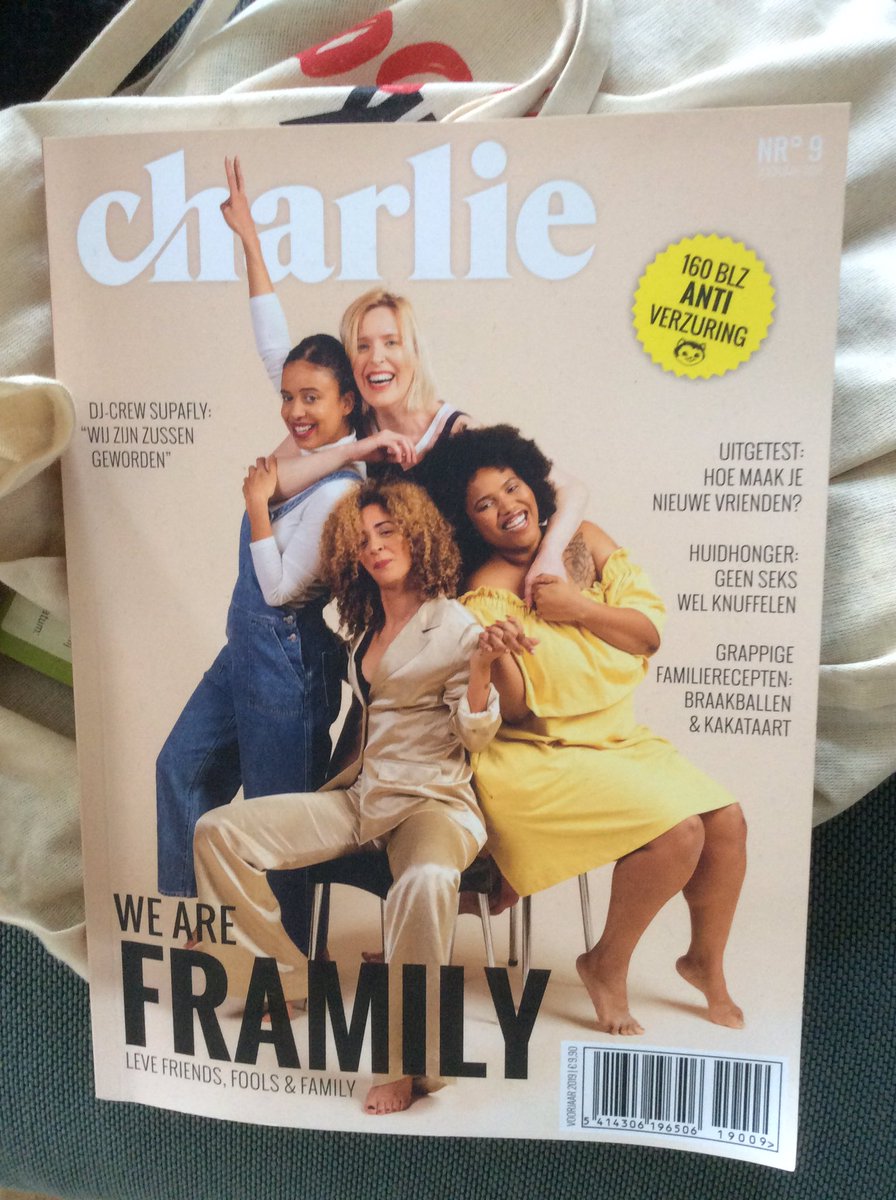 MarenMoreau's tweet photo. Trots lid van de Charlie-club en fan van haar echtheid, diversiteit &amp; vaste goede pennen. Al moet ik tot mijn spijt ook zeggen dat sommige artikels in dit bookzine blijven steken in goede ideeën en helemaal niet goed uitgewerkt of geschreven zijn. Jammer! #charliemagazine https://t.co/n6CNxOMGVO