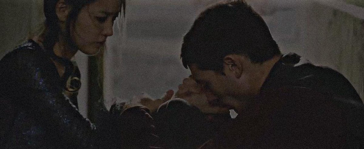 CrediniLove's tweet photo. This moment is so lovely and pure ❤ The way he is holding Nagini's hand is very delicate and beautiful 😭💕💕 https://t.co/Nbzj7c0Vp8