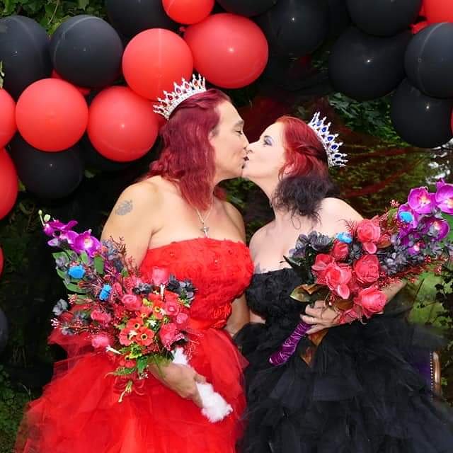 Afgelopen zaterdag getrouwd met mijn lieffie <a href="/ChelseyMarchall/">Chelsey Marshall</a>