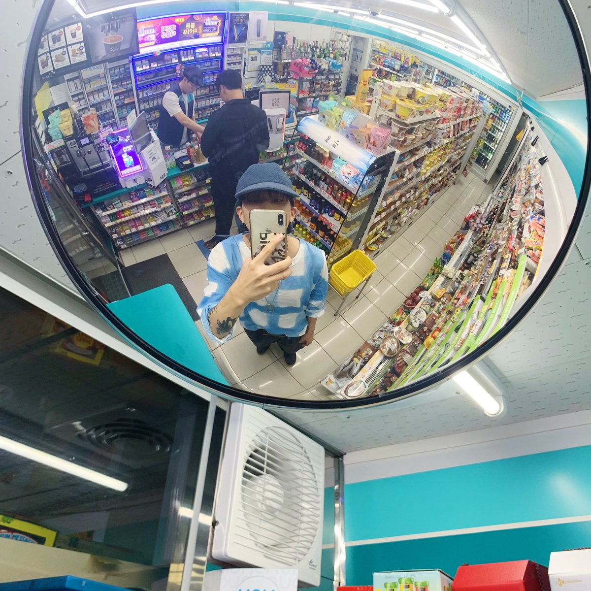 Colde on Twitter: "Convenience Store Selfie 😈 https://t.co/hQwWODRdLq" /  Twitter