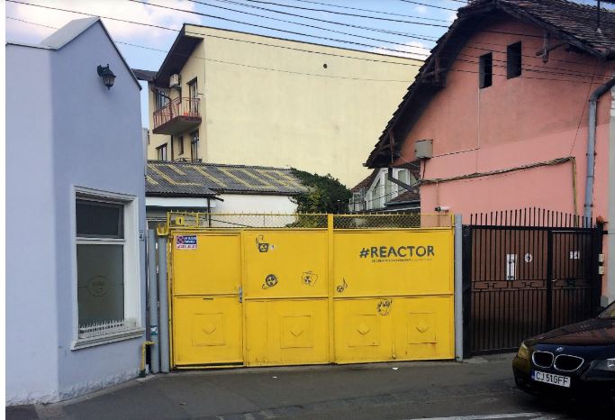 UKTheatreDance's tweet photo. "I was moved by the shows I saw in Romania. That kind of politically-engaged performance is less common in the UK" 

Lily Levinson, a winner of the British Council’s #BloggersBursary scheme, travelled to Romania to investigate their arts scene @myboistu https://t.co/dZGivHR1db https://t.co/4yaIeGXEid