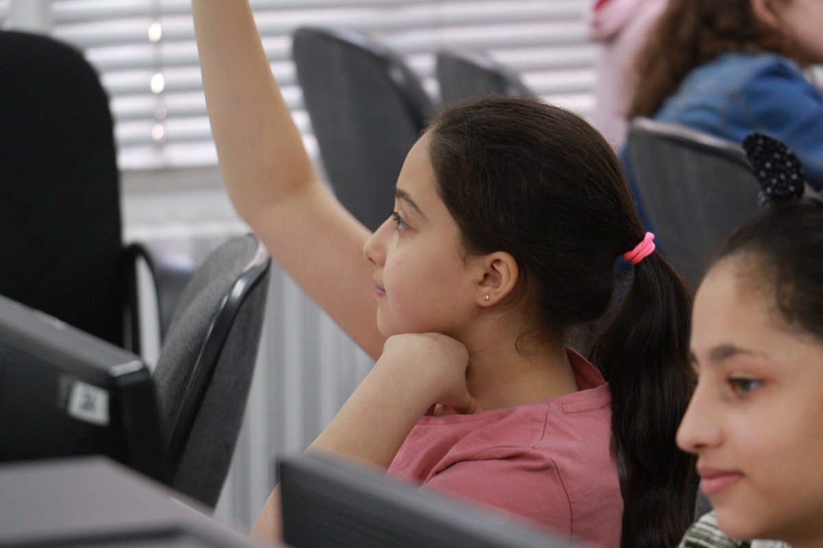 its_codable's tweet image. Our girls in action, earlier today in the Scratch 2 class. 👧🏻👧🏻