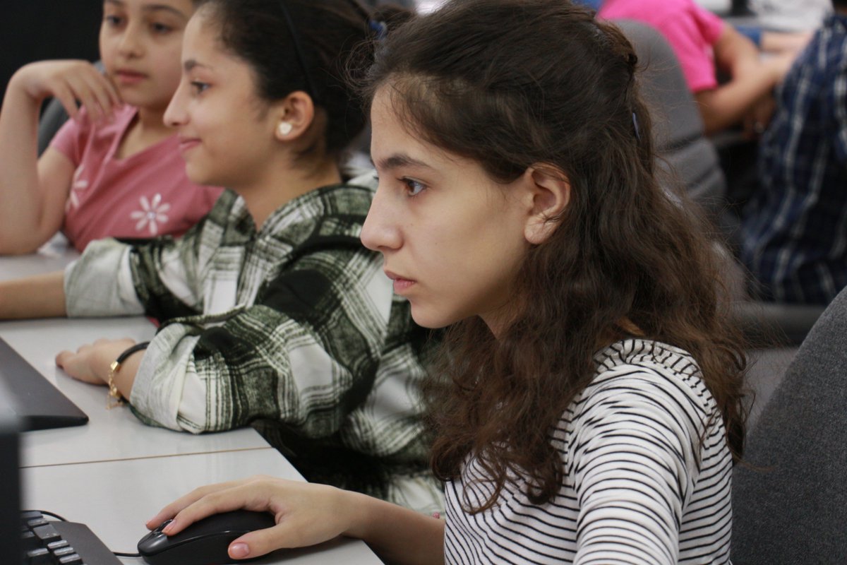 its_codable's tweet image. Our girls in action, earlier today in the Scratch 2 class. 👧🏻👧🏻