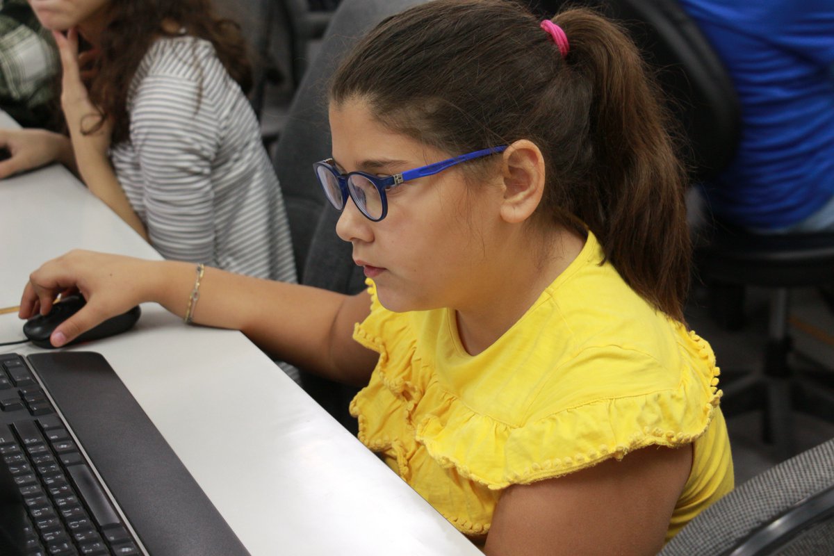 its_codable's tweet image. Our girls in action, earlier today in the Scratch 2 class. 👧🏻👧🏻